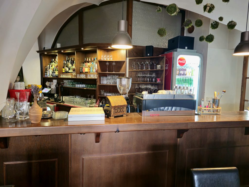 Restaurace Škochův dům interier bar